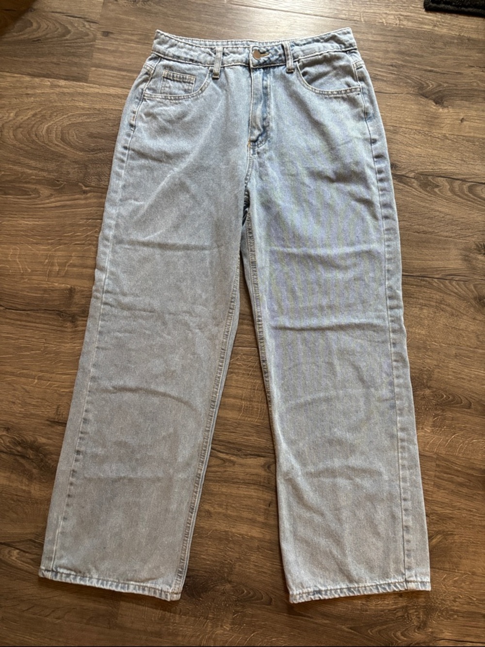 Classic Light Wash Women’s Straight-Leg Jeans